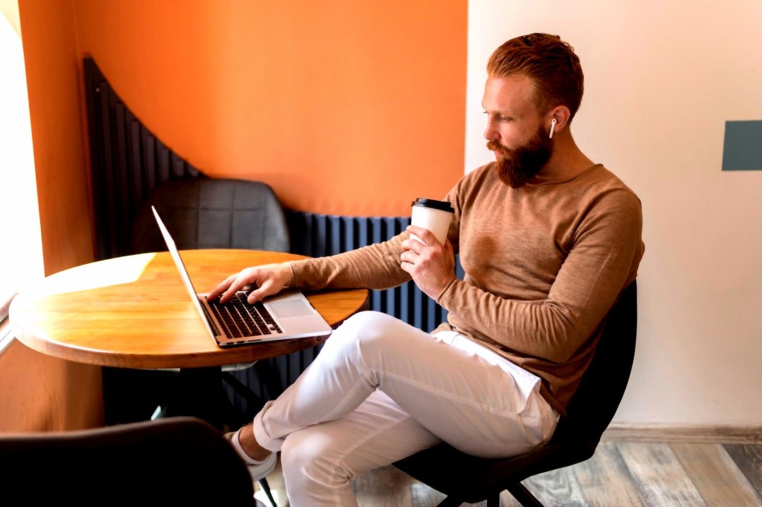 Equipo de dexarithova trabajando en análisis estratégico